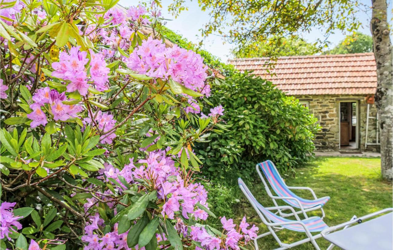 Stunning Home In Quettehou With Wifi Екстер'єр фото